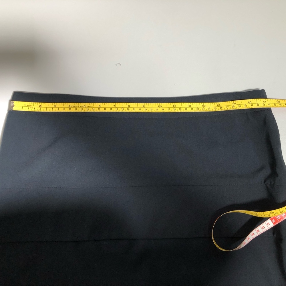Larry Levine Stretch Tiered Black Skirt, Sz 12 - Picture 7 of 12